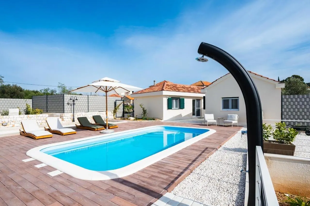 Skriveni Dragulj Vila Trogir